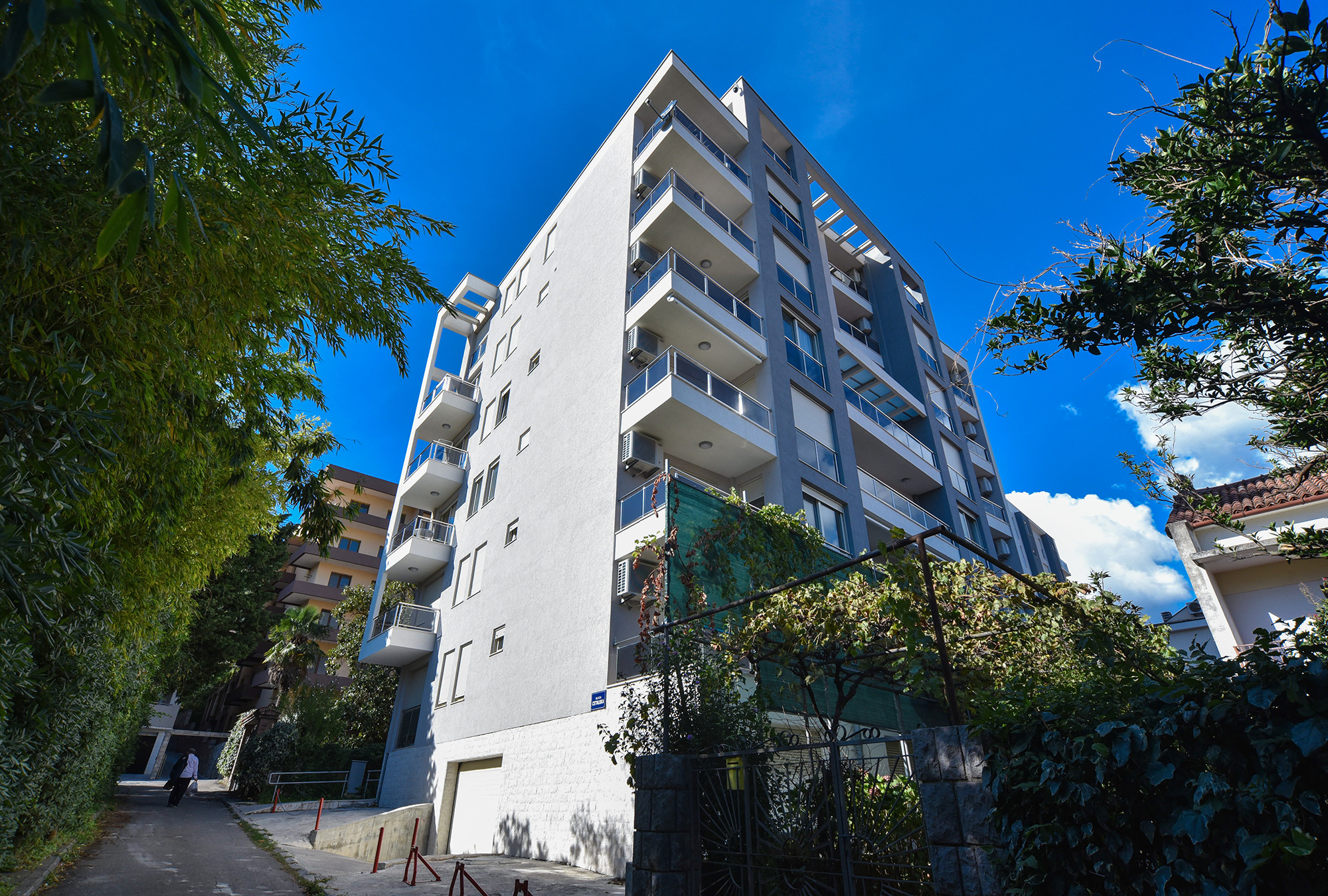 Projekt:<b>
                                            Apartmanski objekat - Budva
                                            </b>