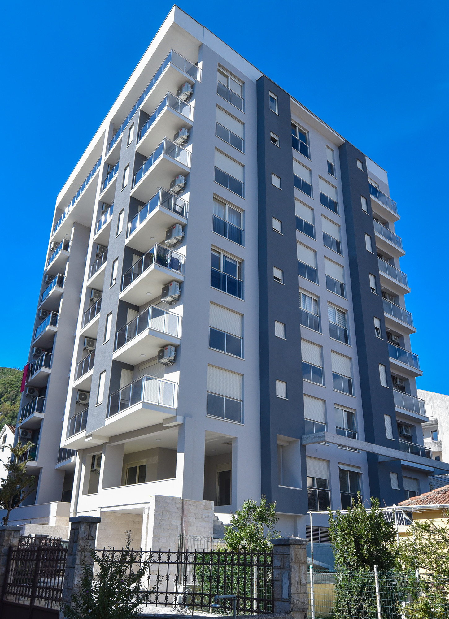 Projekt:<b>
                                            Apartmanski objekat - Budva
                                            </b>