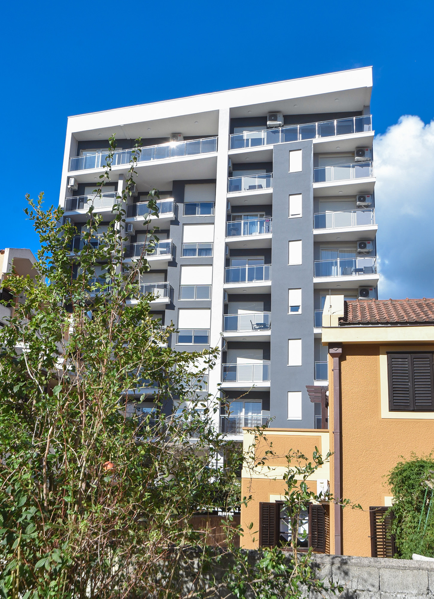 Projekt:<b>
                                            Apartmanski objekat - Budva
                                            </b>