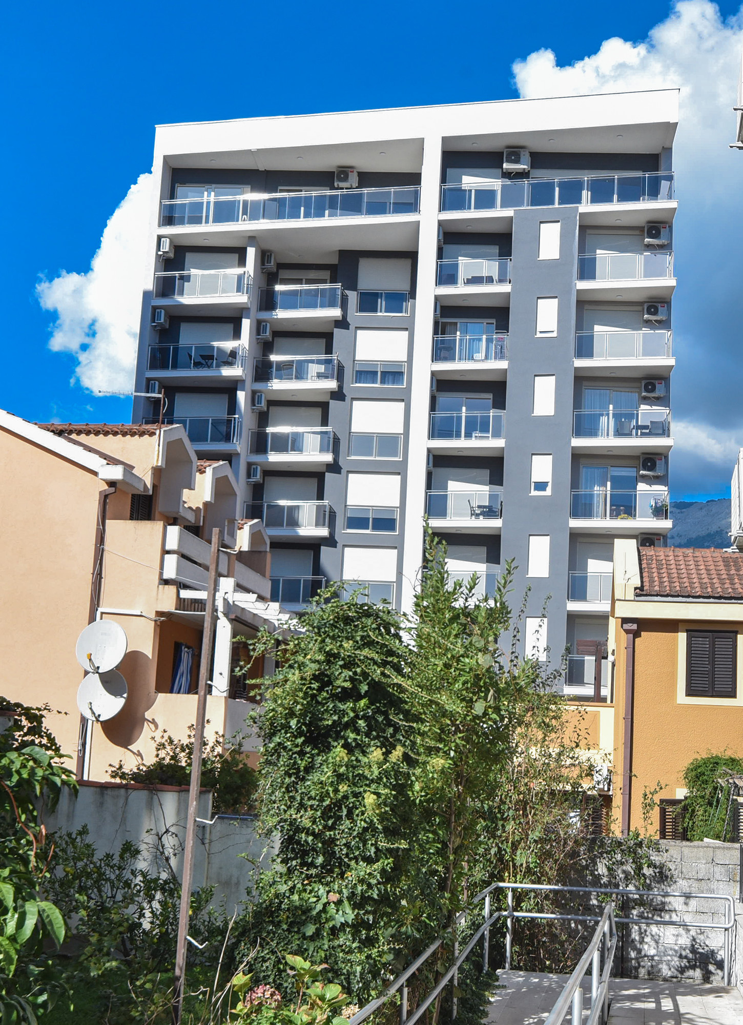 Projekt:<b>
                                            Apartmanski objekat - Budva
                                            </b>